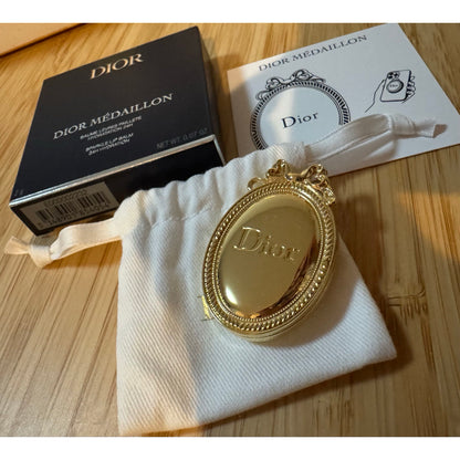 DIOR Medallion 2026 日本專櫃 聖誕限定 水晶粉紅潤唇膏 手機裝飾吊飾