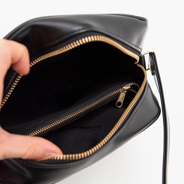 CLASKA｜日本製 BANK 拱形肩背包 - 黑色合成皮革