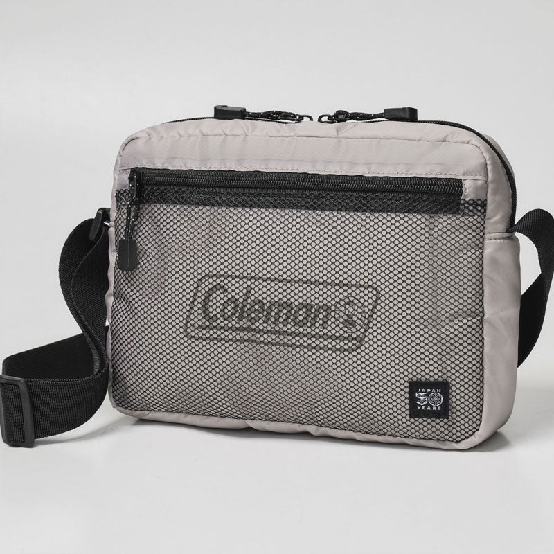 Coleman 日本50週年紀念版 品牌特刊 #08 斜揹袋 米灰色 Shoulder Bag GREIGE