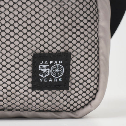 Coleman 日本50週年紀念版 品牌特刊 #08 斜揹袋 米灰色 Shoulder Bag GREIGE