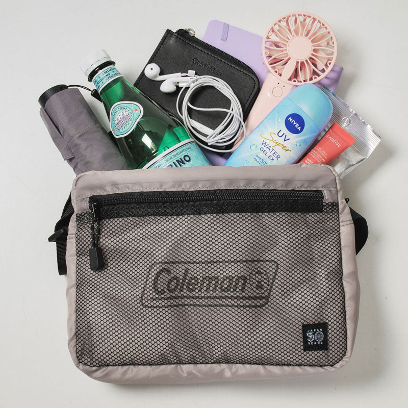 Coleman 日本50週年紀念版 品牌特刊 #08 斜揹袋 米灰色 Shoulder Bag GREIGE