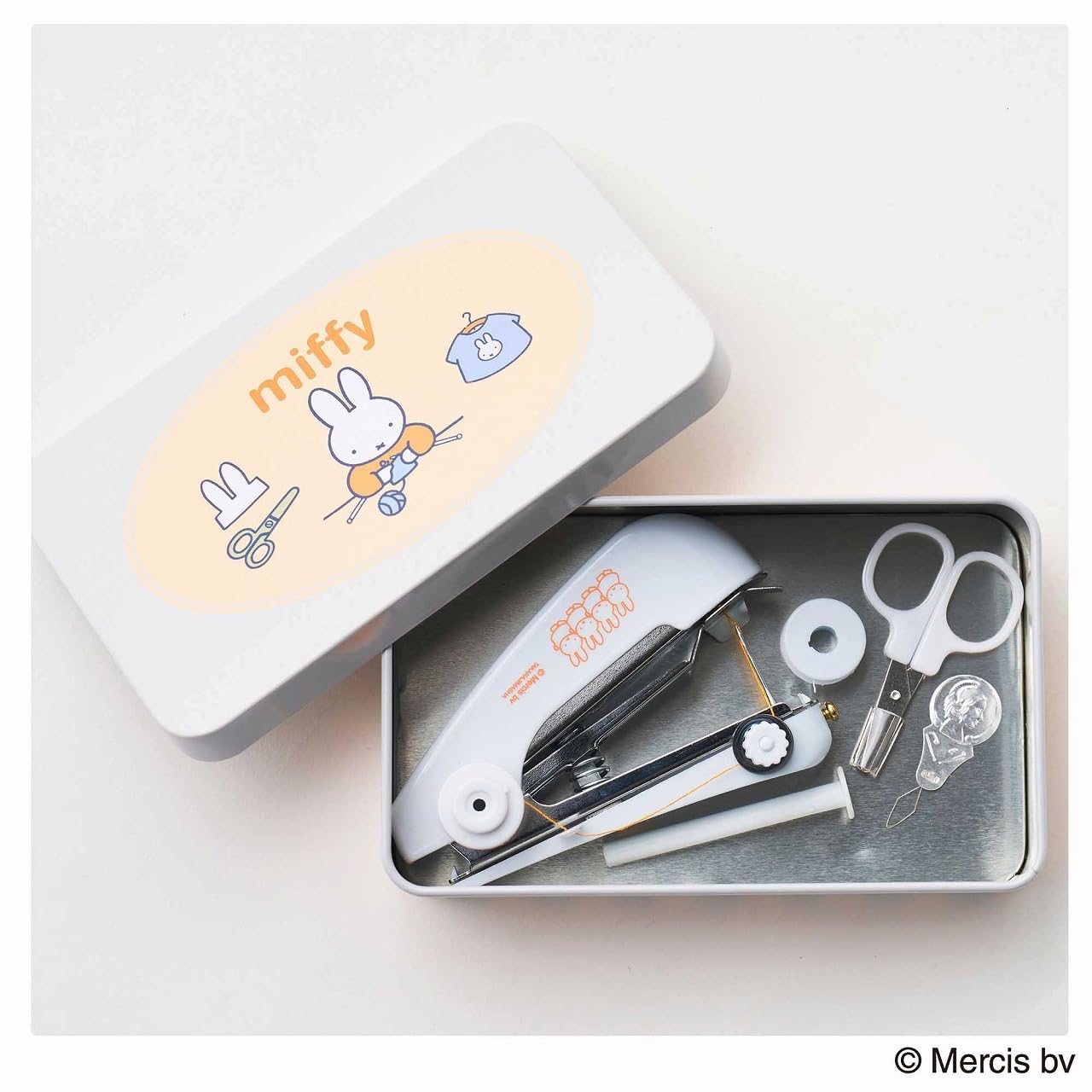 MonoMaster 2026年7月號 miffy 米菲兔 手持便攜縫紉機及收納鐵盒豪華套裝