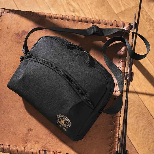 MonoMax February 2026 supplement includes a CAPTAIN STAG 10-pocket crossbody/shoulder bag. 