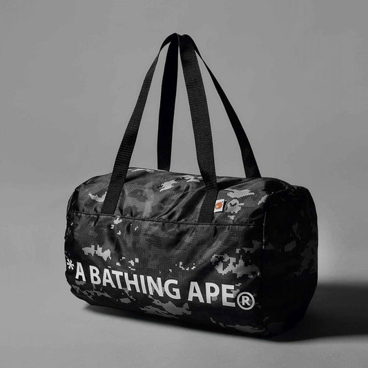 The cover of the March/April 2026 combined issue of smart features Masaki Suda, and includes a complimentary A BATHING APE camouflage Boston tote bag. 