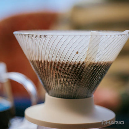 HARIO 日本製 V60 NEO Tritan 防摔樹脂手沖咖啡濾杯 1-4杯用 黑色 透色 琥珀色